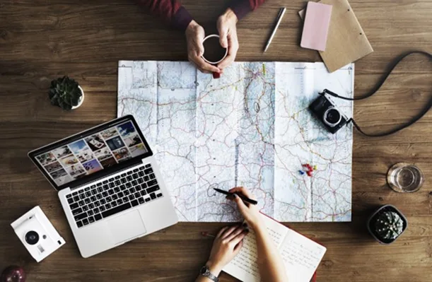 two people looking a map to know how to localise a hotel website based on location